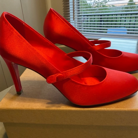 LOUBOUTIN (new!) 38.5 "Pumppie Wallis" mary-janes in Olé Red - Picture 1 of 9